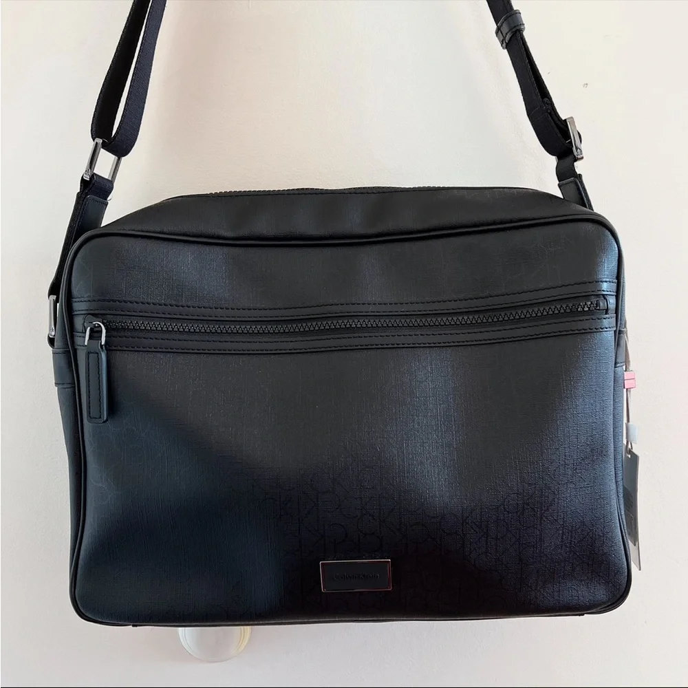 Calvin Klein messenger bag - Picture 2 of 11